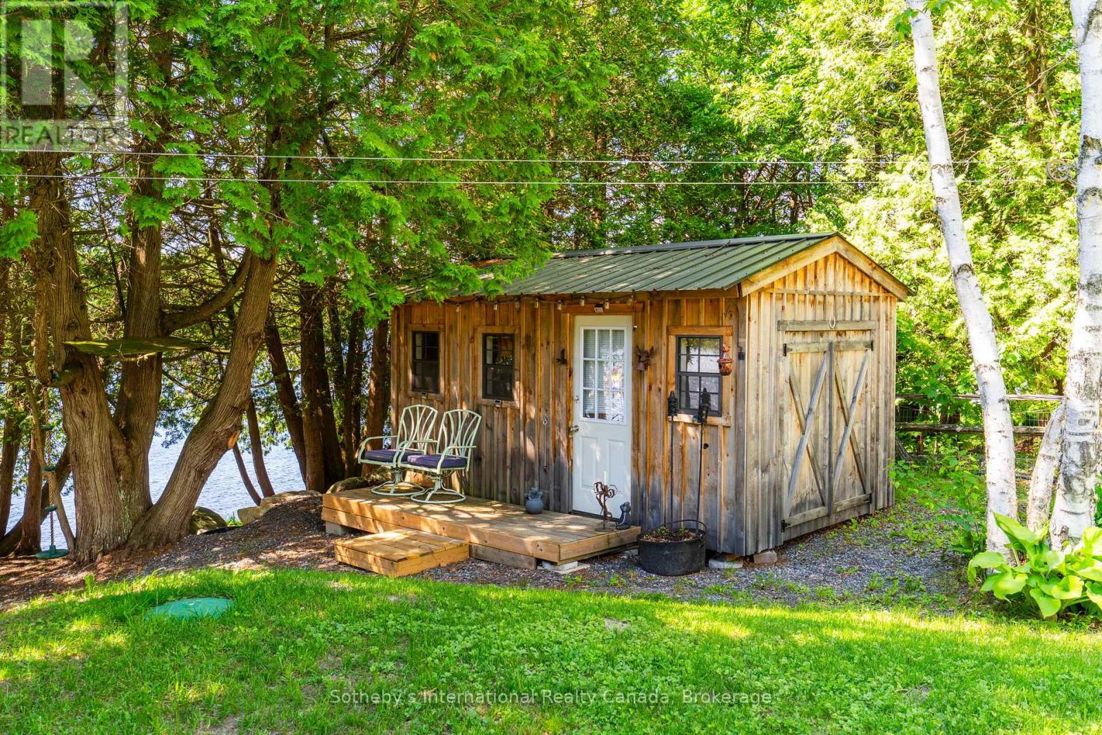 8 LAKEVIEW CRESCENT - 33