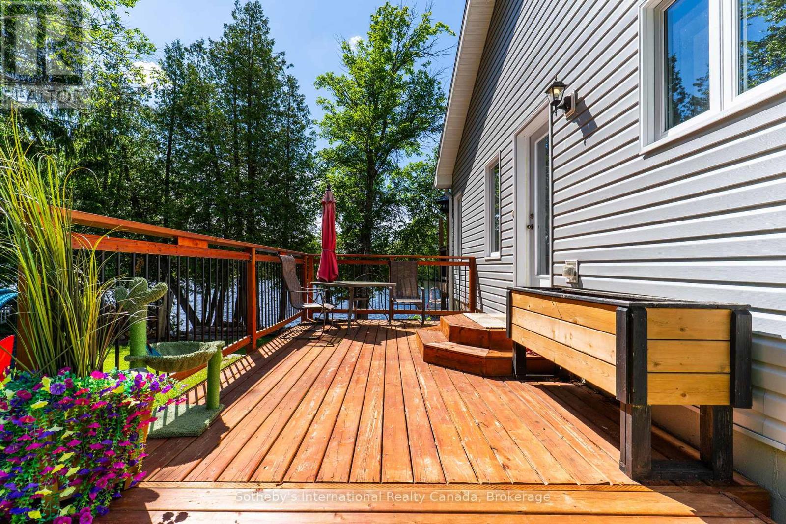 8 LAKEVIEW CRESCENT - 37