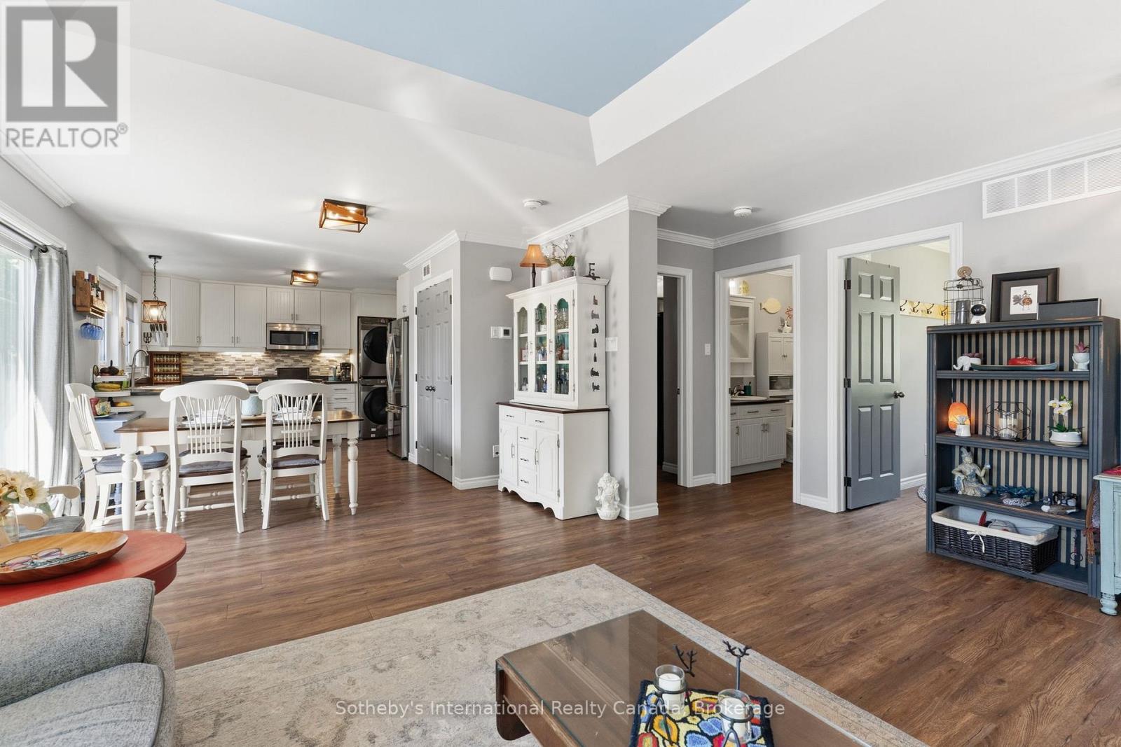 8 LAKEVIEW CRESCENT - 5