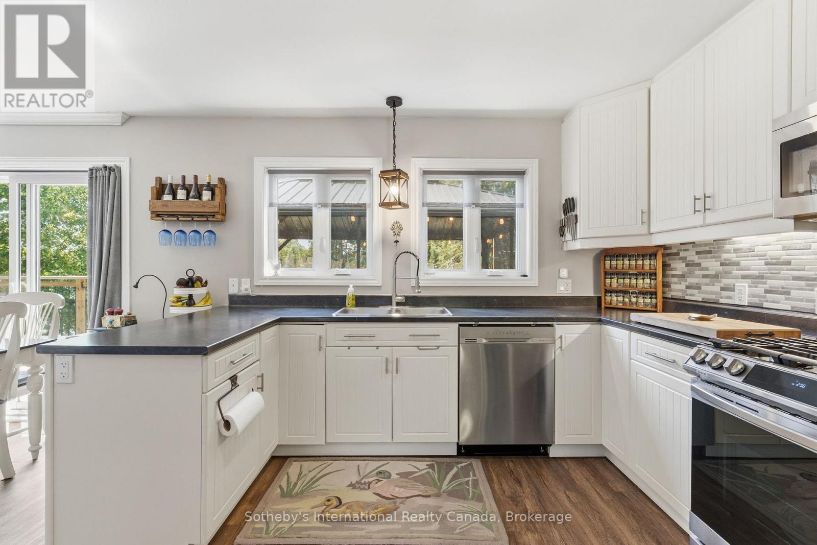 8 LAKEVIEW CRESCENT - 8