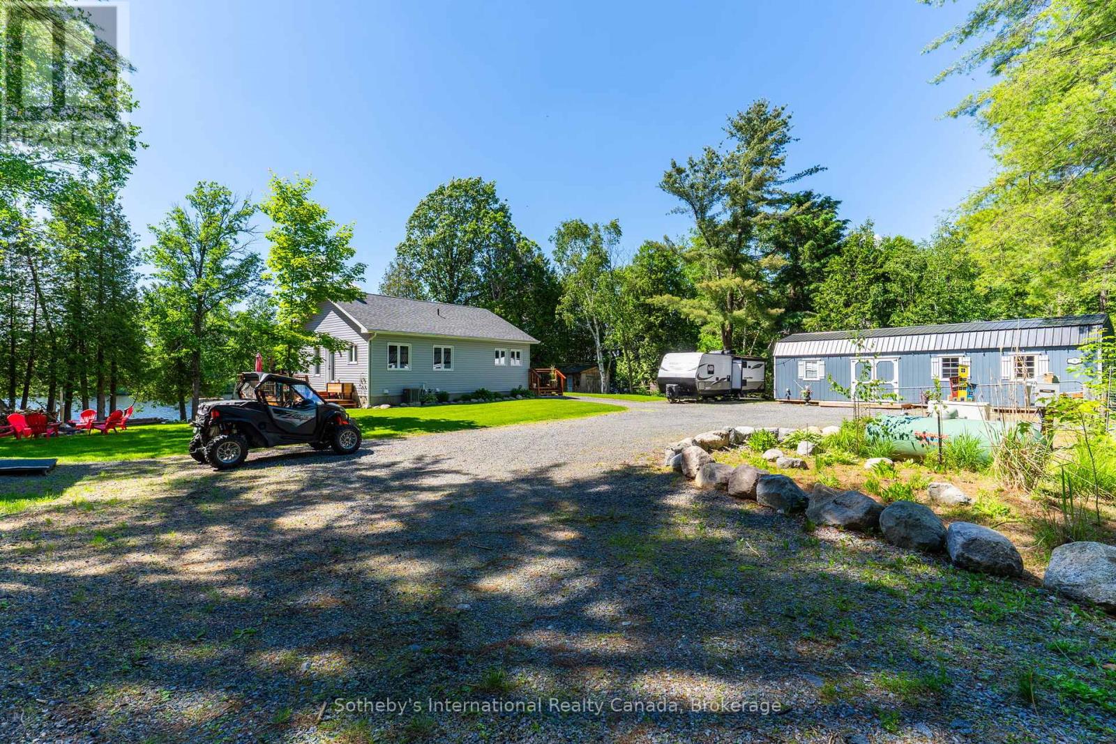 8 LAKEVIEW CRESCENT - 30