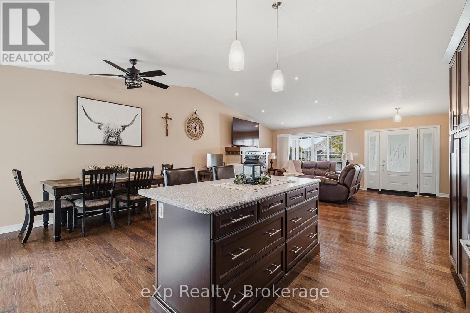 180 RUBY'S CRESCENT - 9