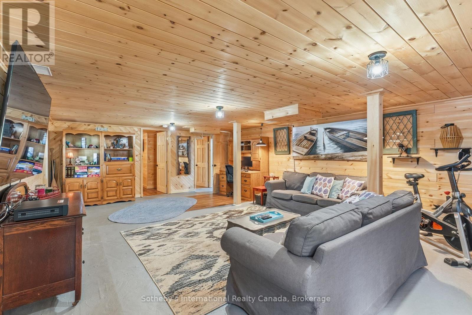 8 LAKEVIEW CRESCENT - 16