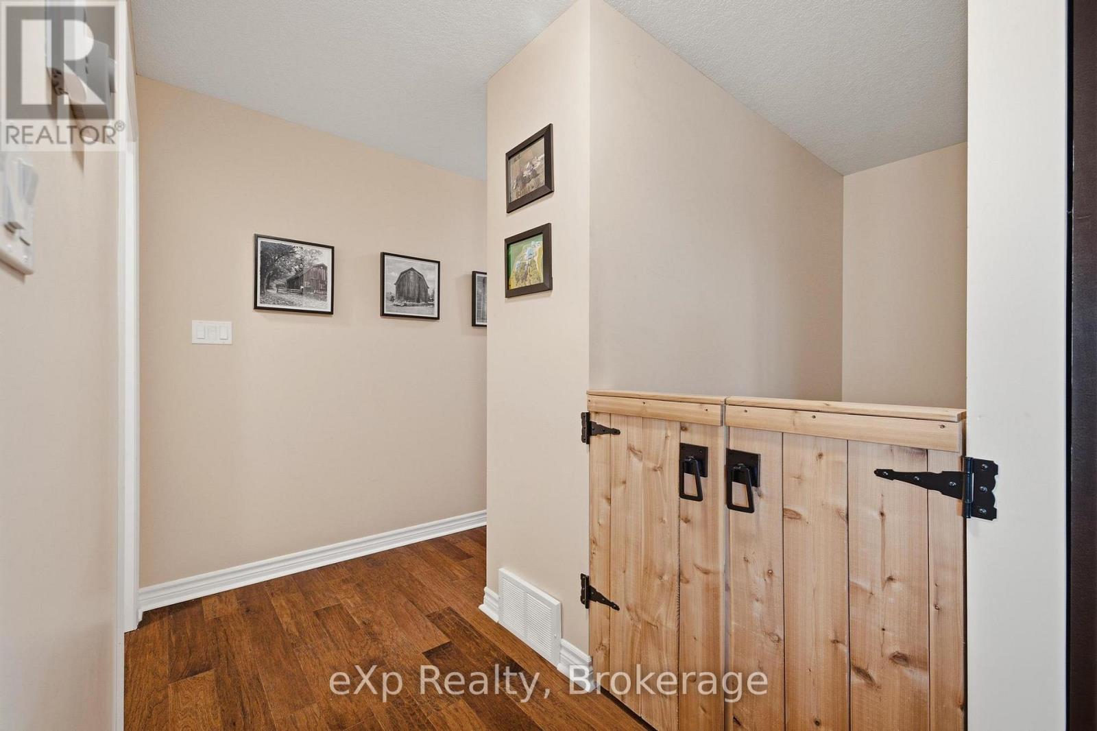 180 RUBY'S CRESCENT - 11