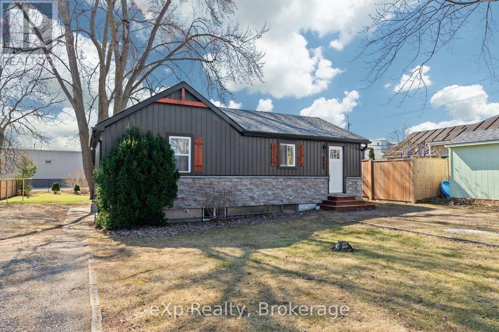 236 SYDENHAM STREET - 5