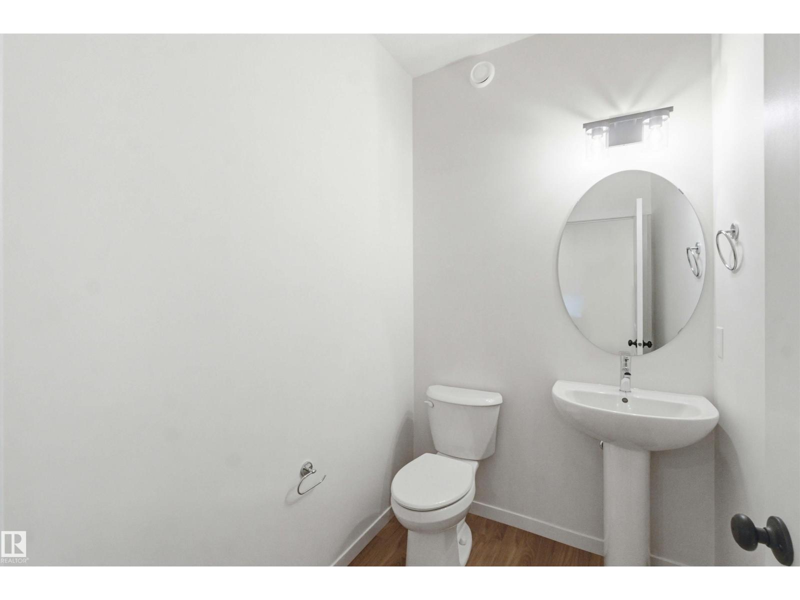 1084 MCLEOD AV - 12