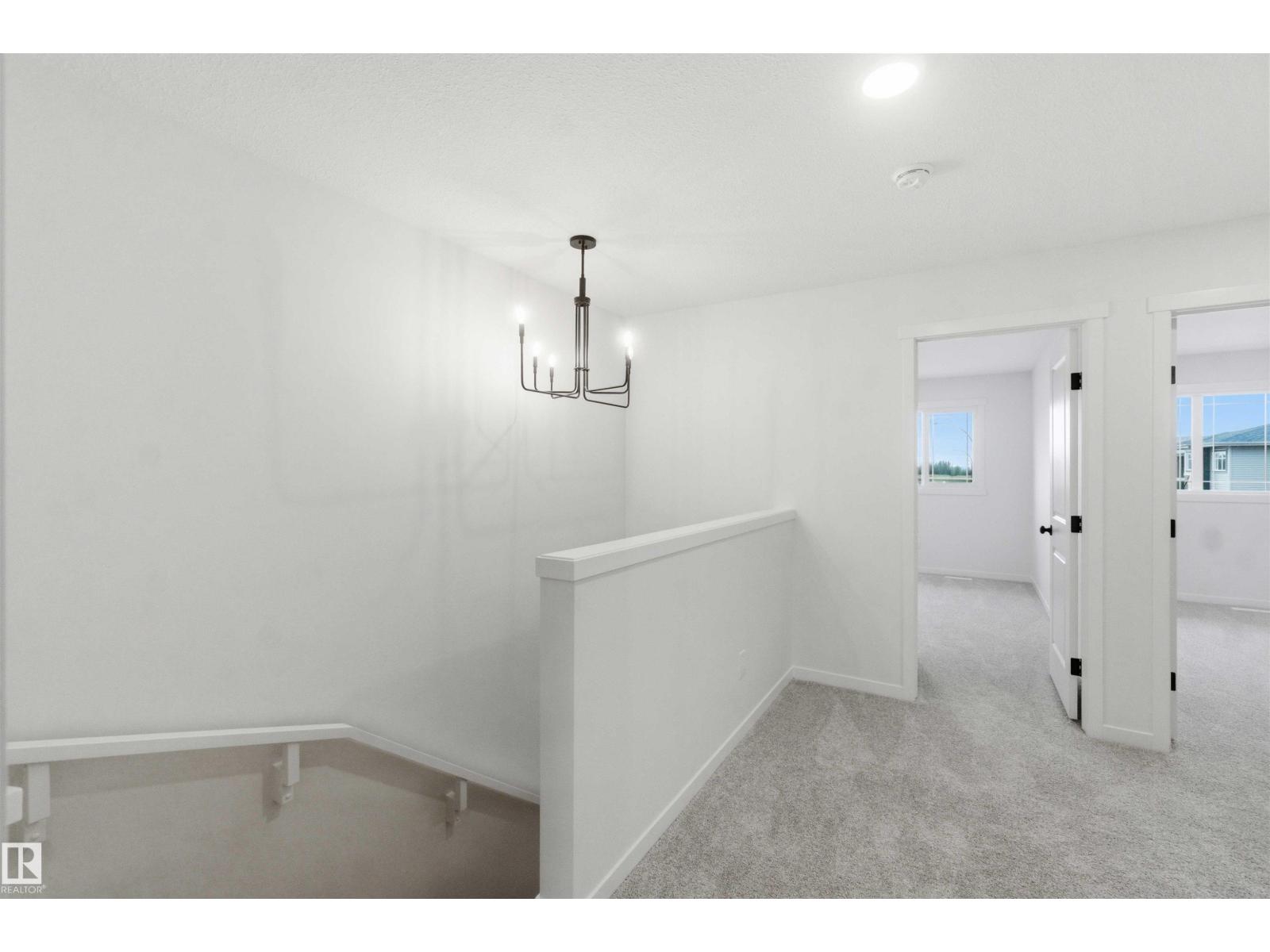 1084 MCLEOD AV - 19