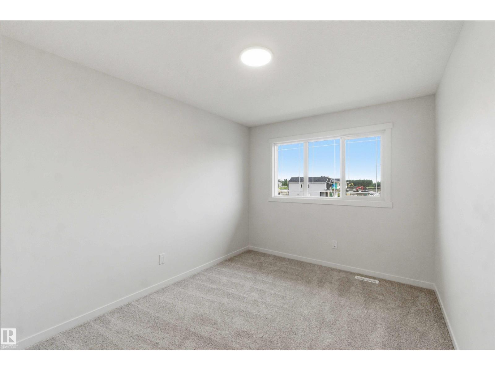 1084 MCLEOD AV - 22