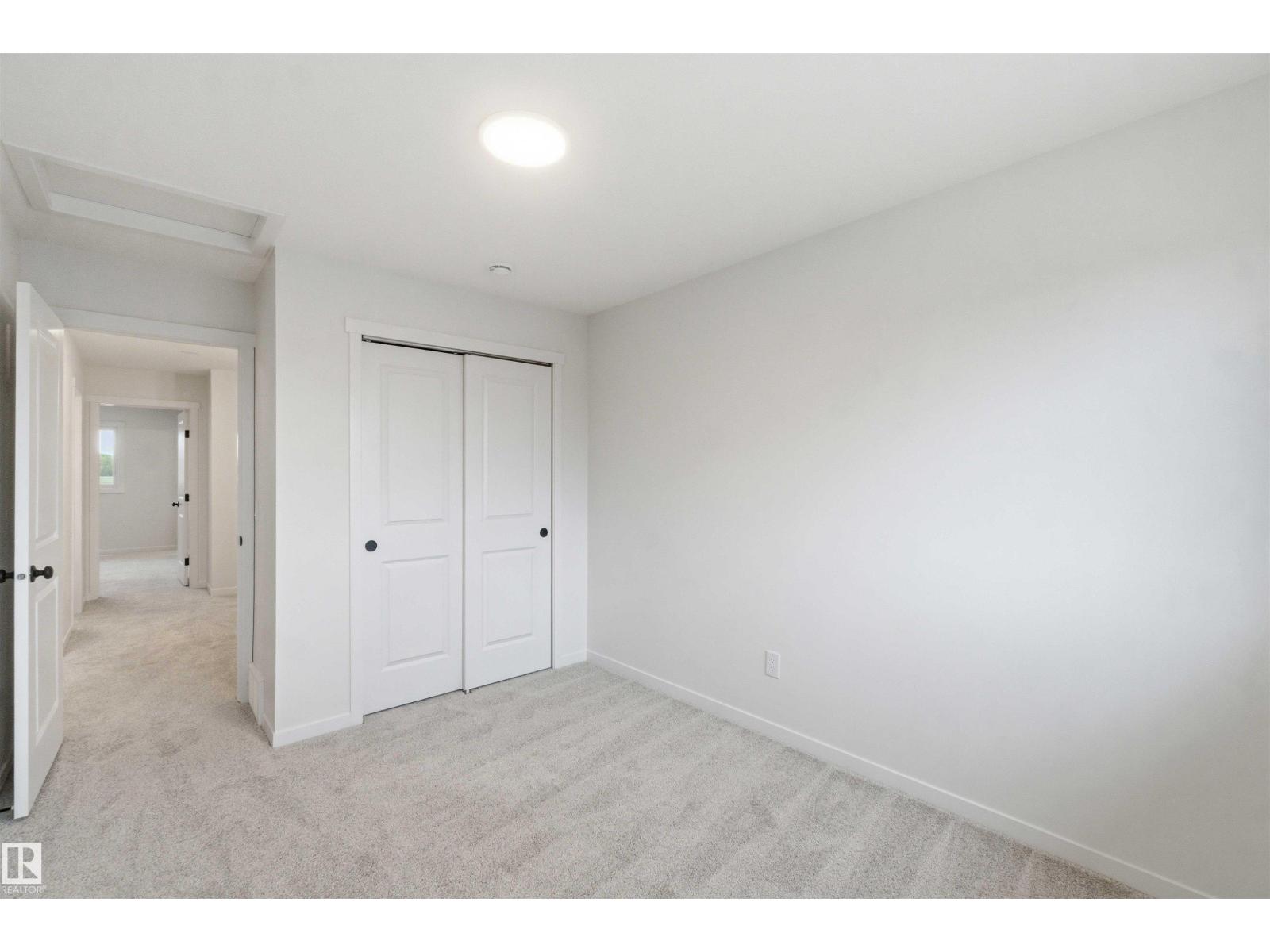 1084 MCLEOD AV - 23
