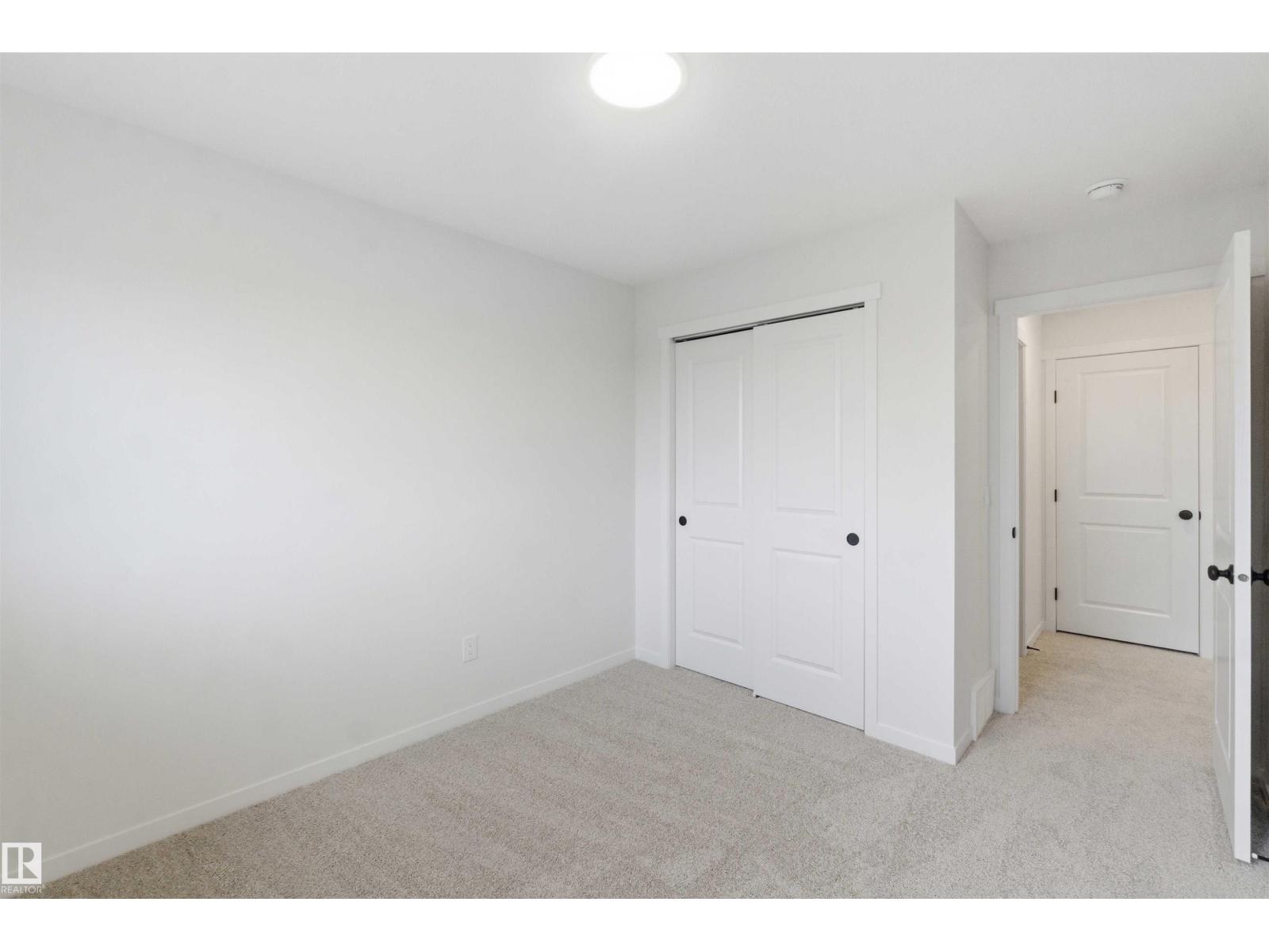 1084 MCLEOD AV - 25