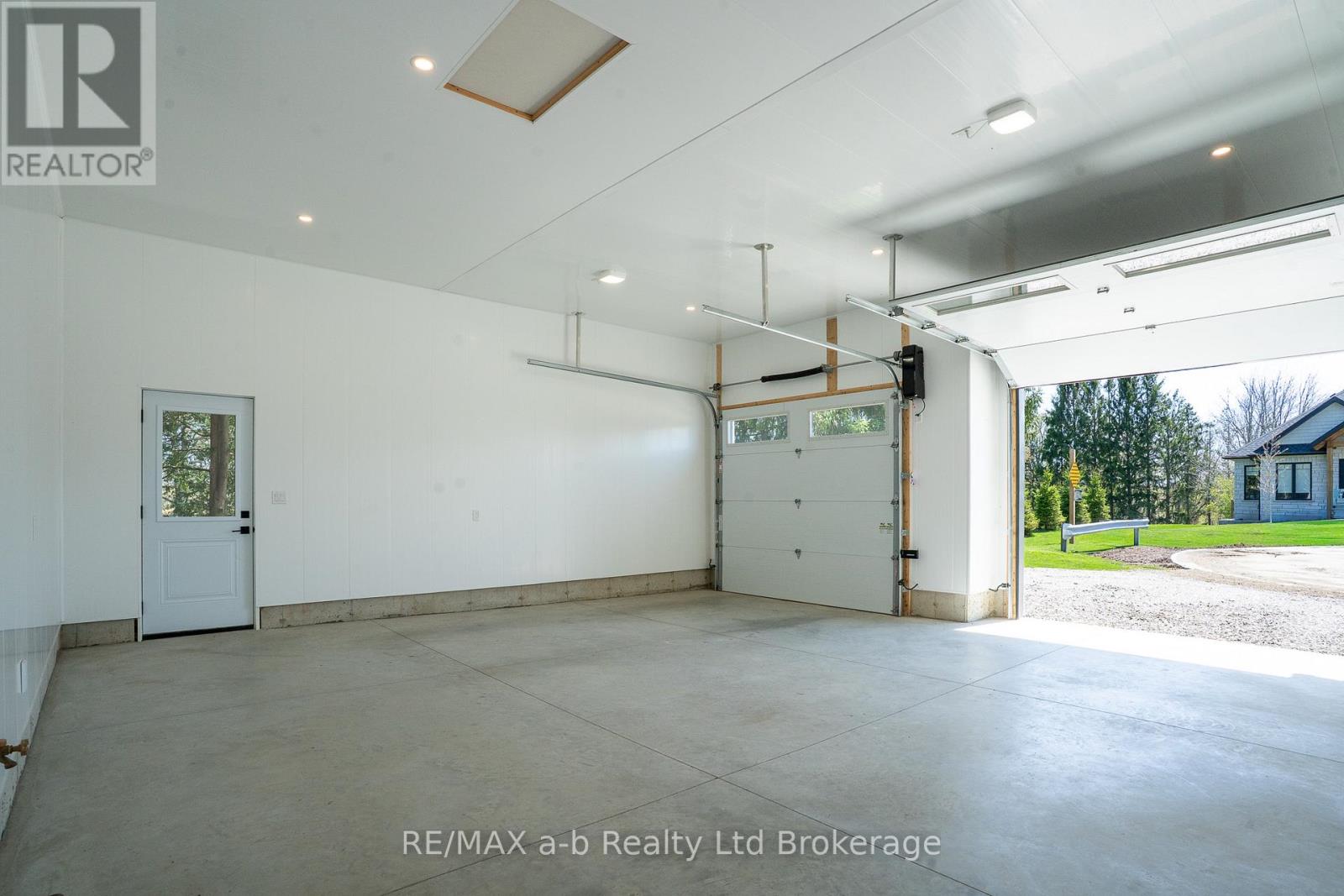 16 CORNWELL CRESCENT - 7