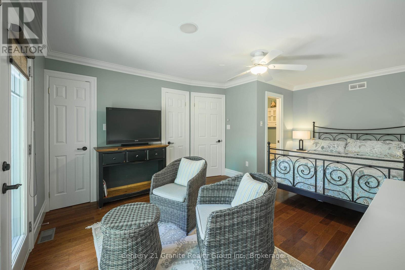 1070 SHIPLEY DRIVE - 22