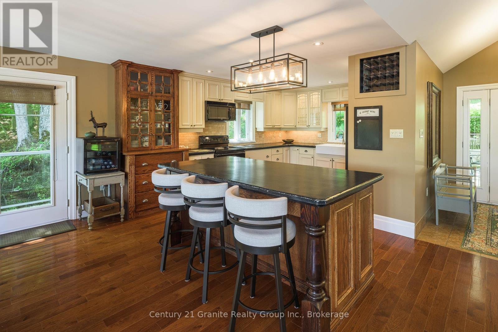 1070 SHIPLEY DRIVE - 19