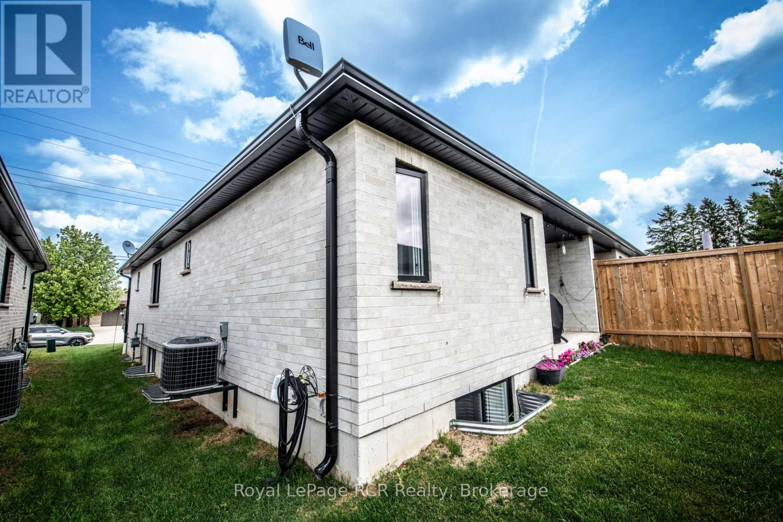 209 CHURCH STREET N - 12