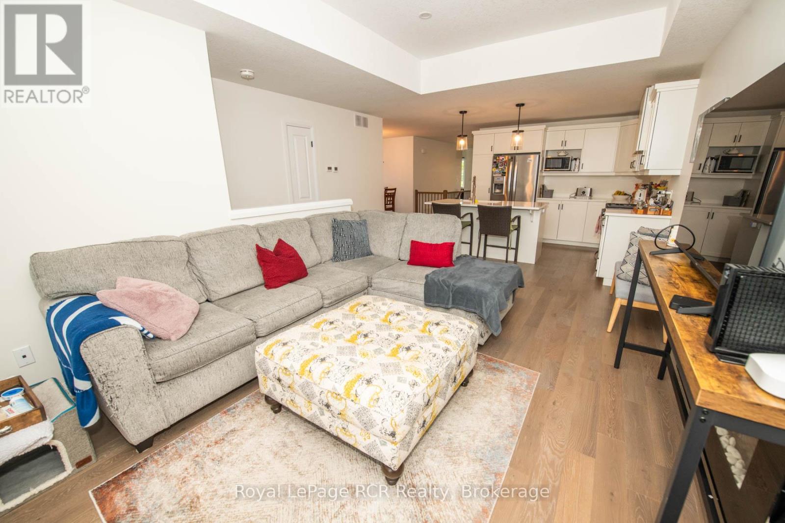 209 CHURCH STREET N - 23