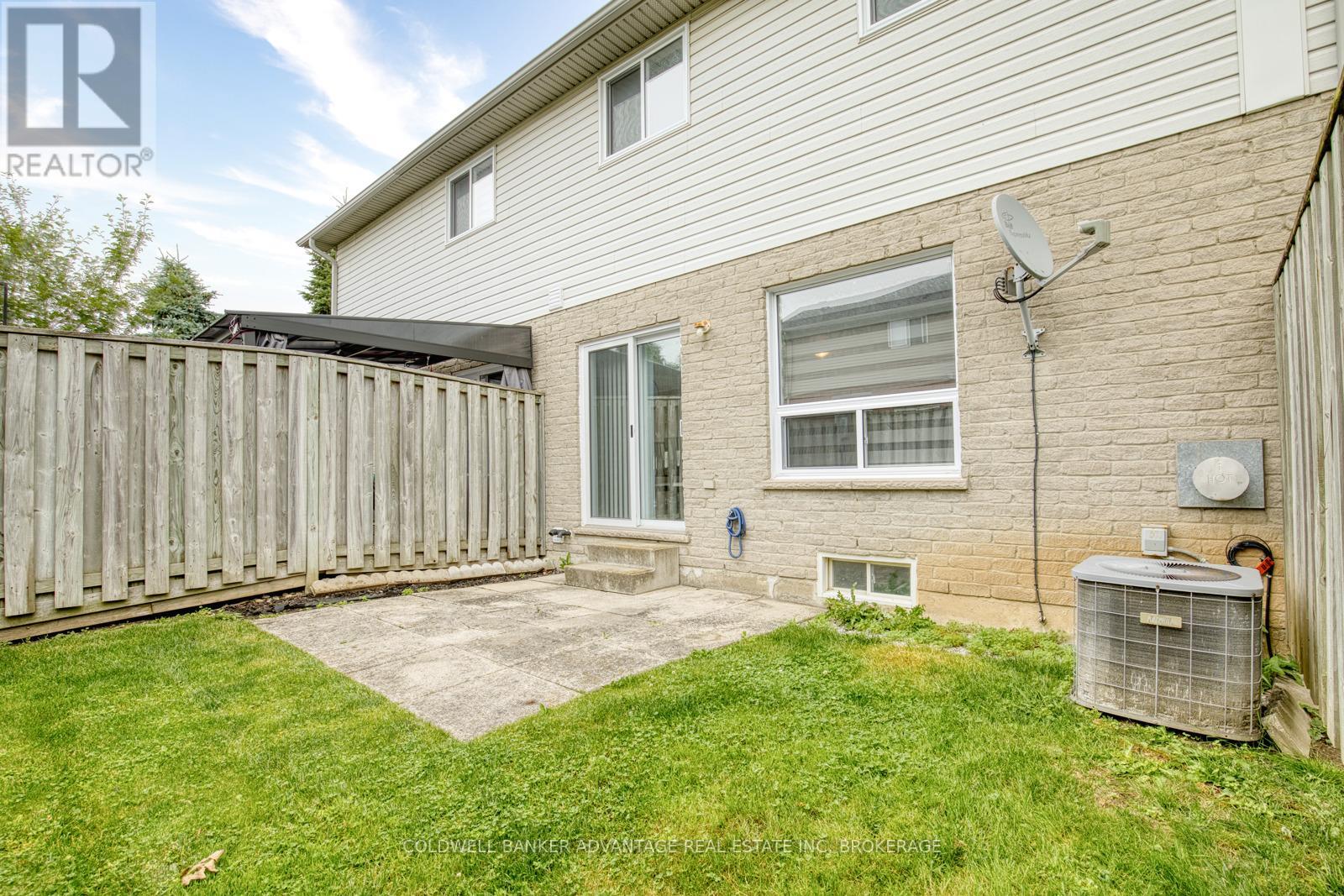 #2 800 PARAMOUNT DRIVE - Image 29