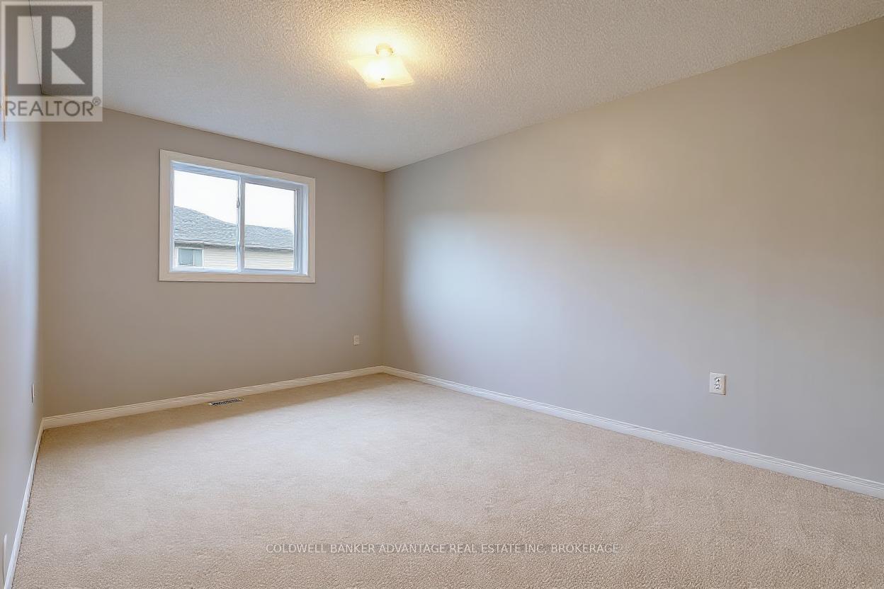 #2 800 PARAMOUNT DRIVE - Image 19