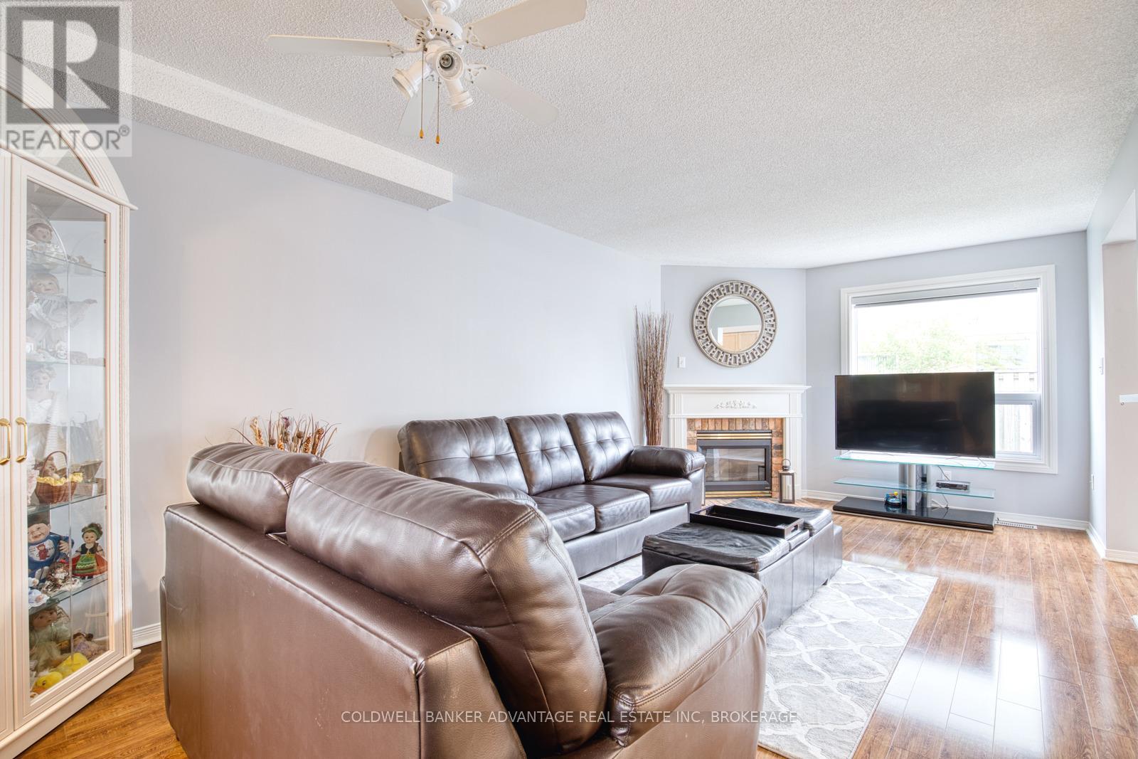 #2 800 PARAMOUNT DRIVE - Image 6
