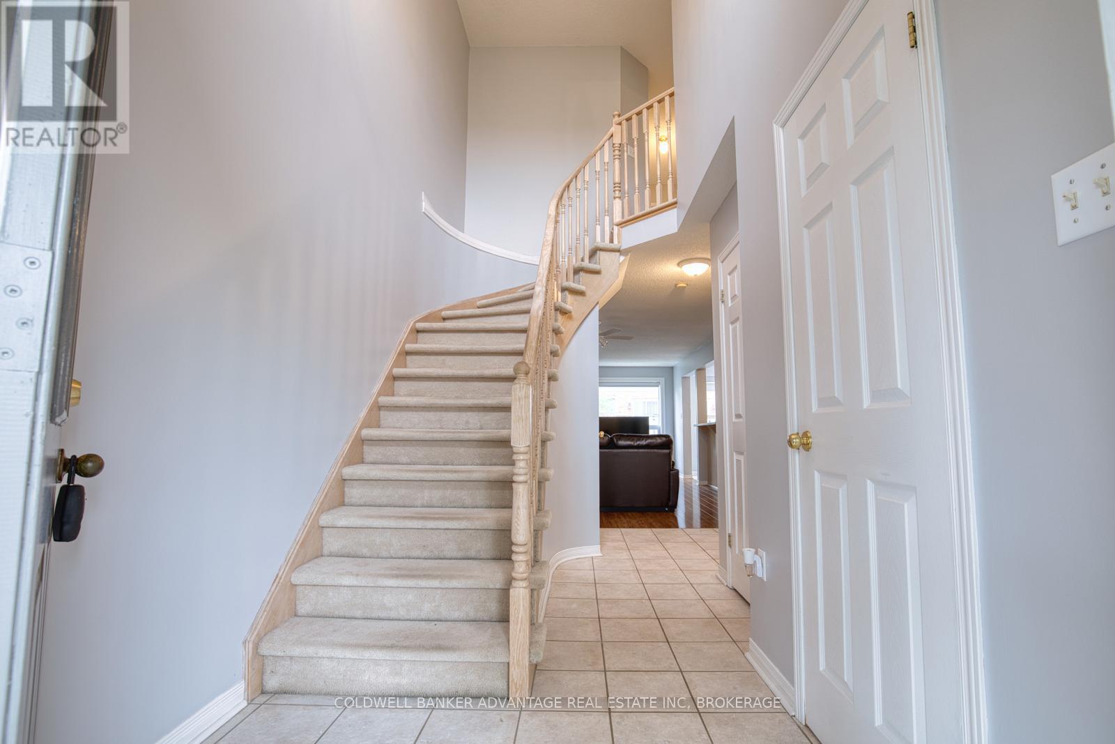 #2 800 PARAMOUNT DRIVE - Image 3