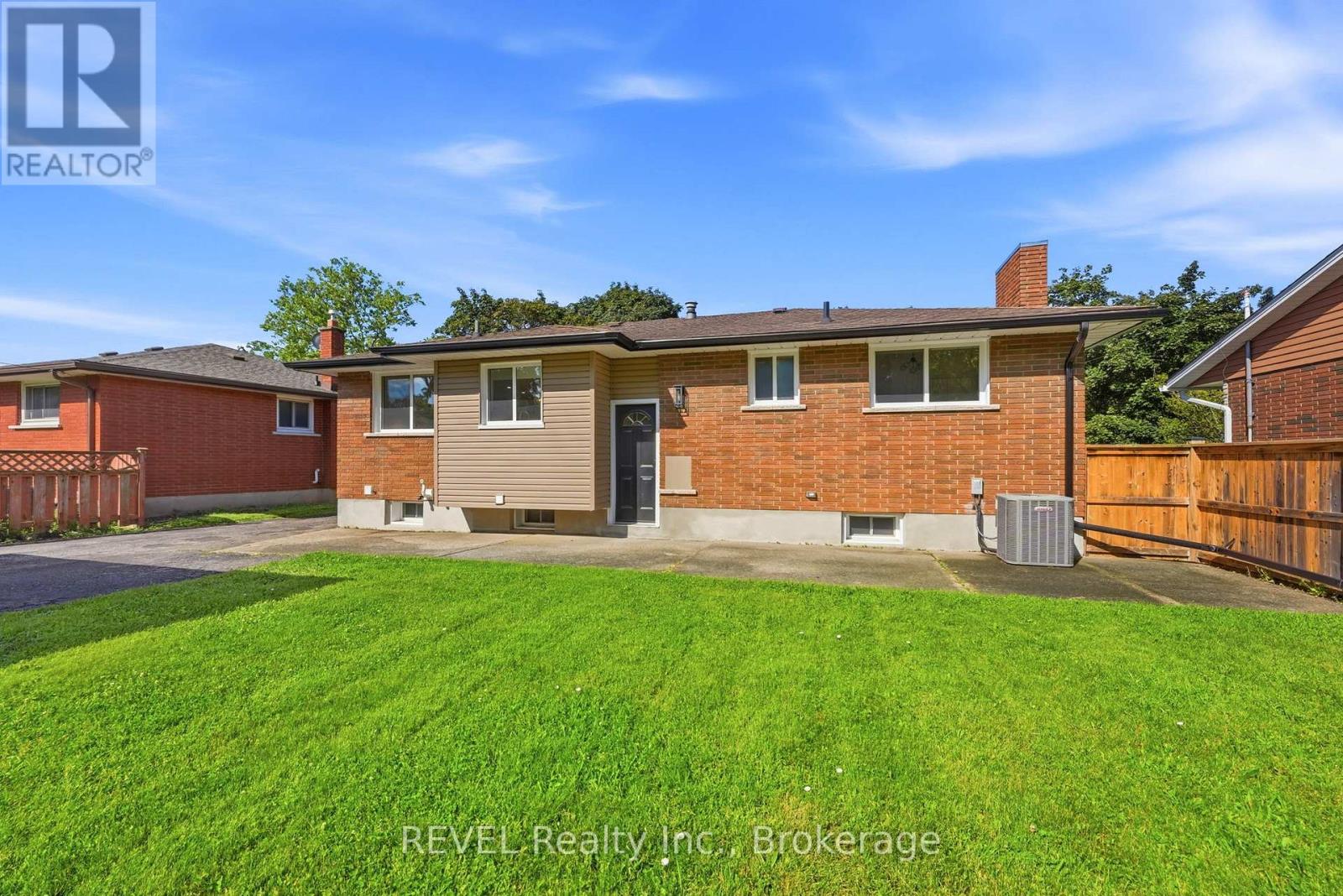 72 PRINCE CHARLES DRIVE - 26