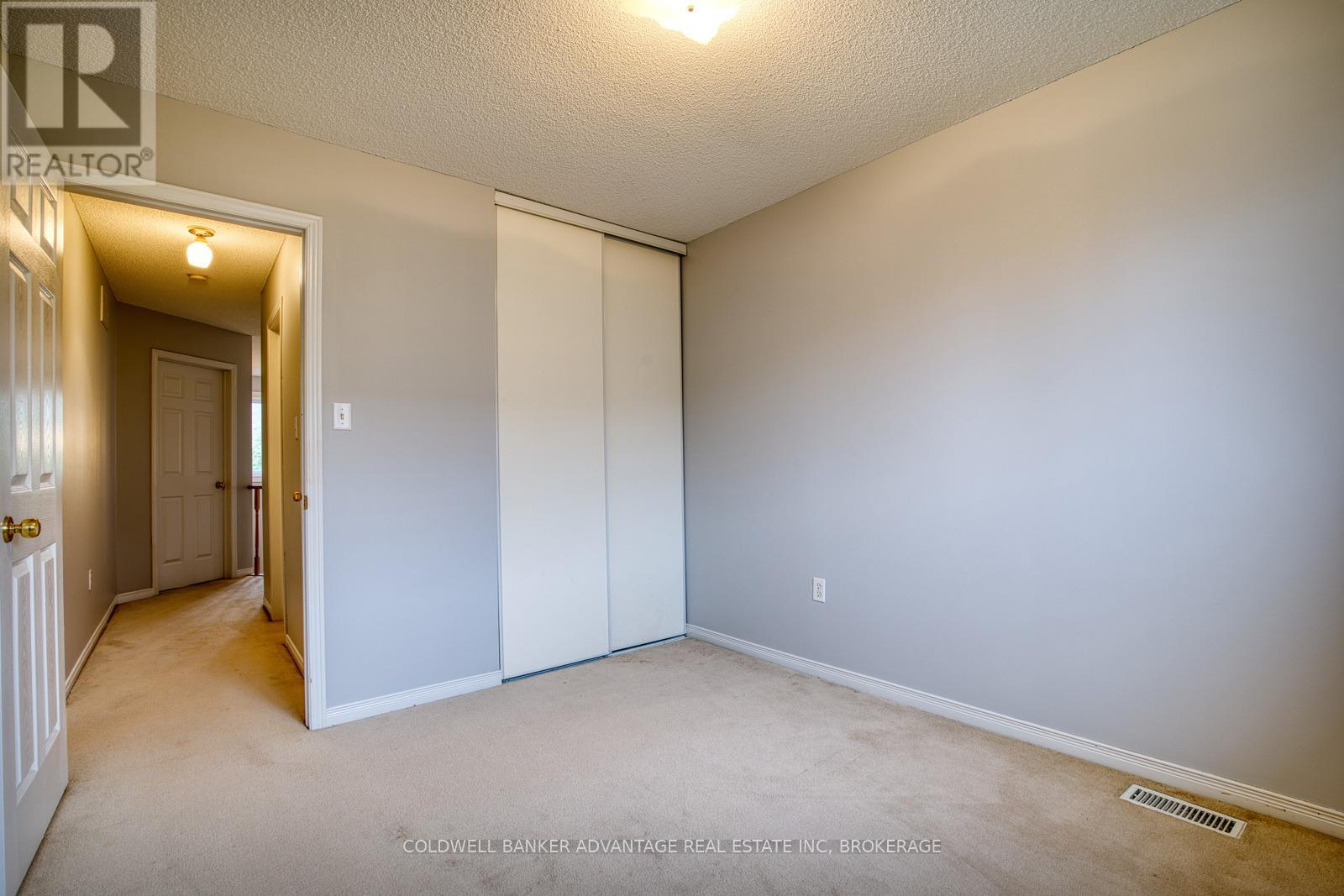 #2 800 PARAMOUNT DRIVE - Image 23