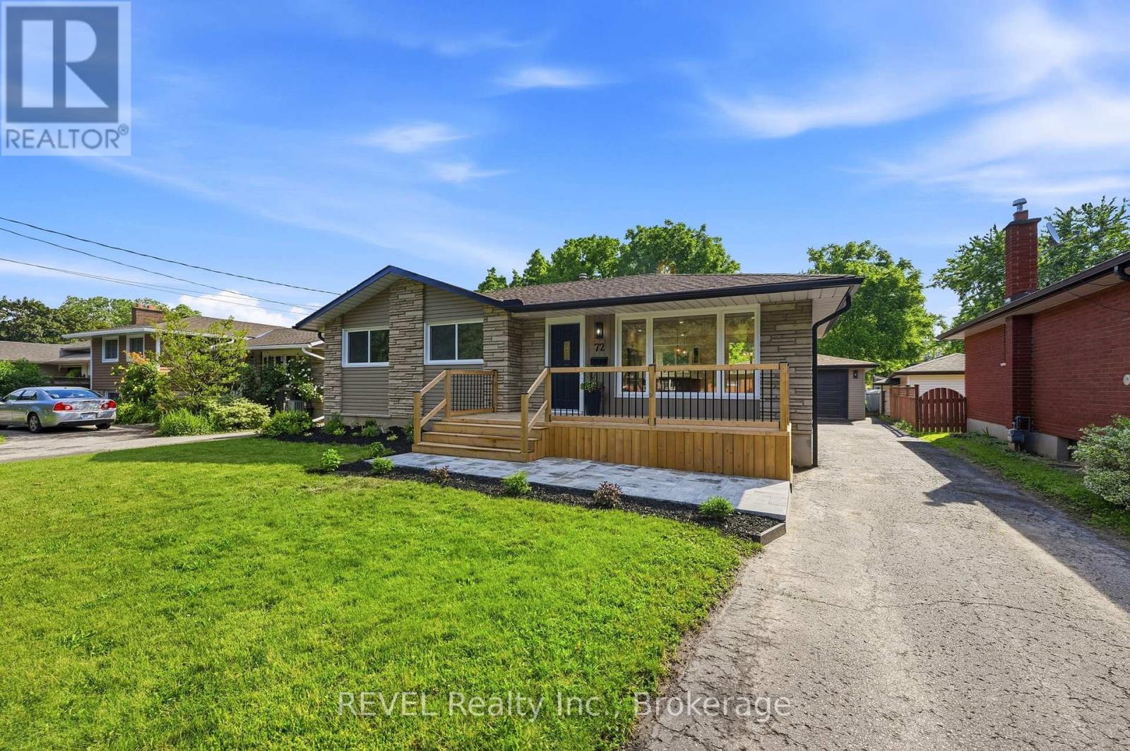 72 PRINCE CHARLES DRIVE - 3