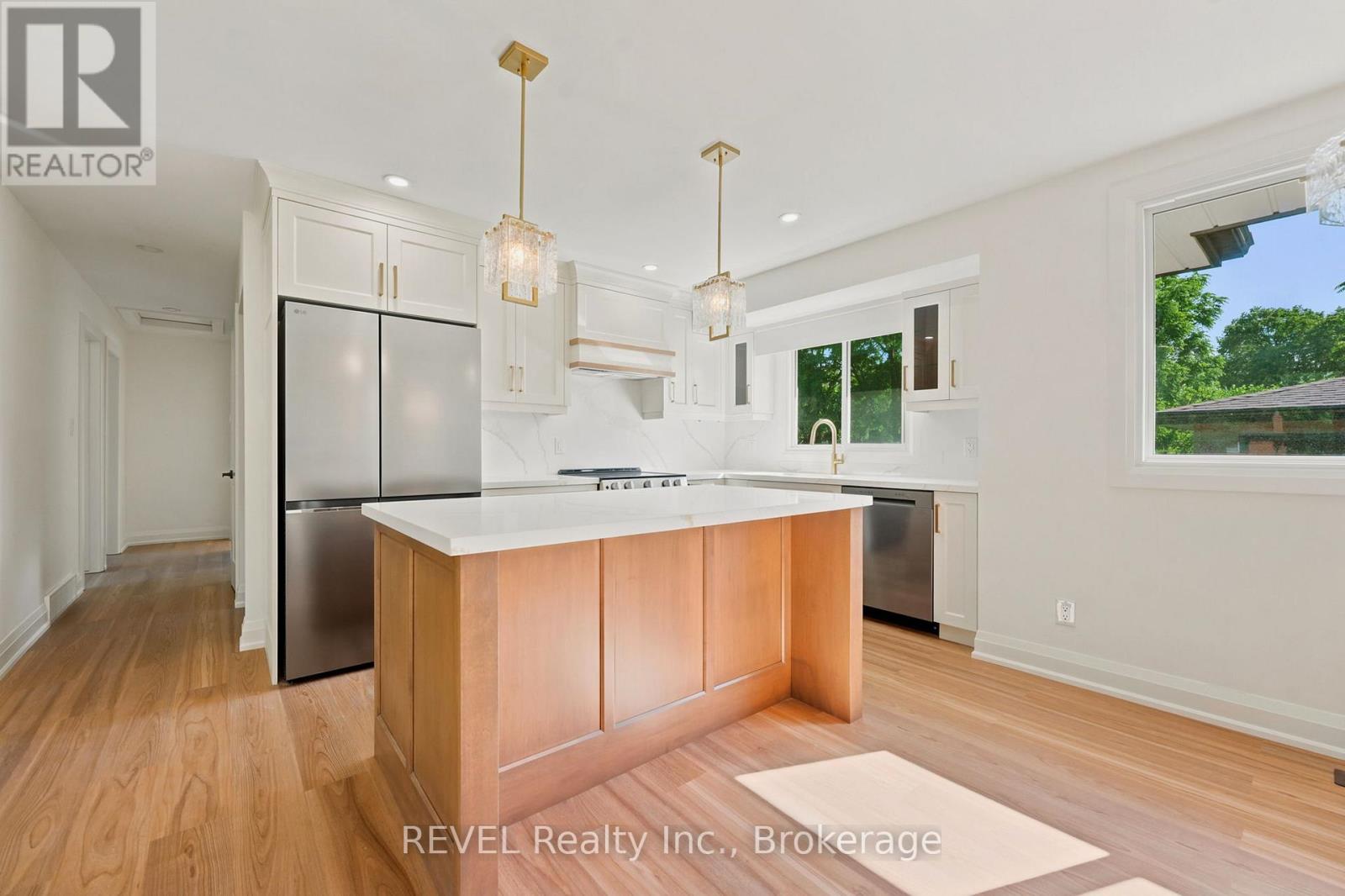 72 PRINCE CHARLES DRIVE - 9