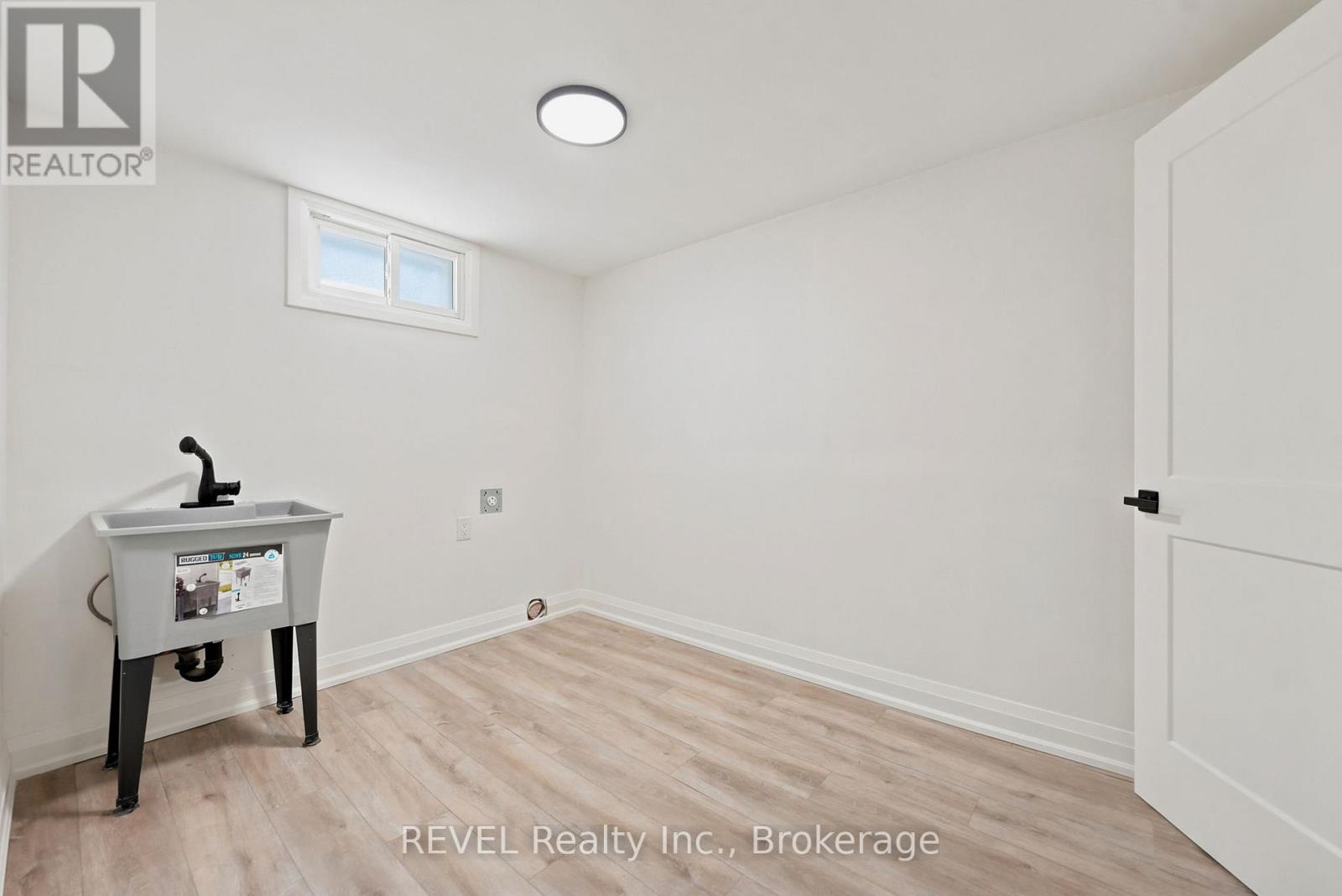 72 PRINCE CHARLES DRIVE - 22