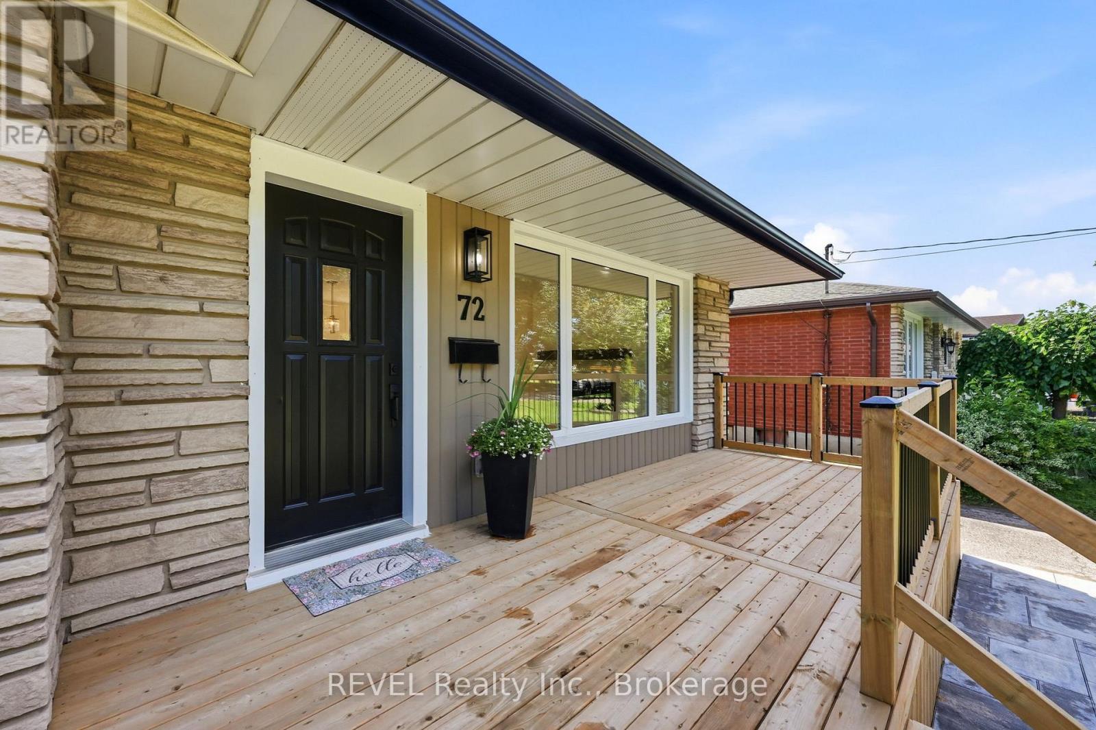 72 PRINCE CHARLES DRIVE - 4