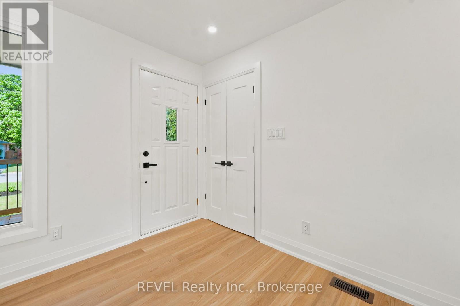 72 PRINCE CHARLES DRIVE - 5