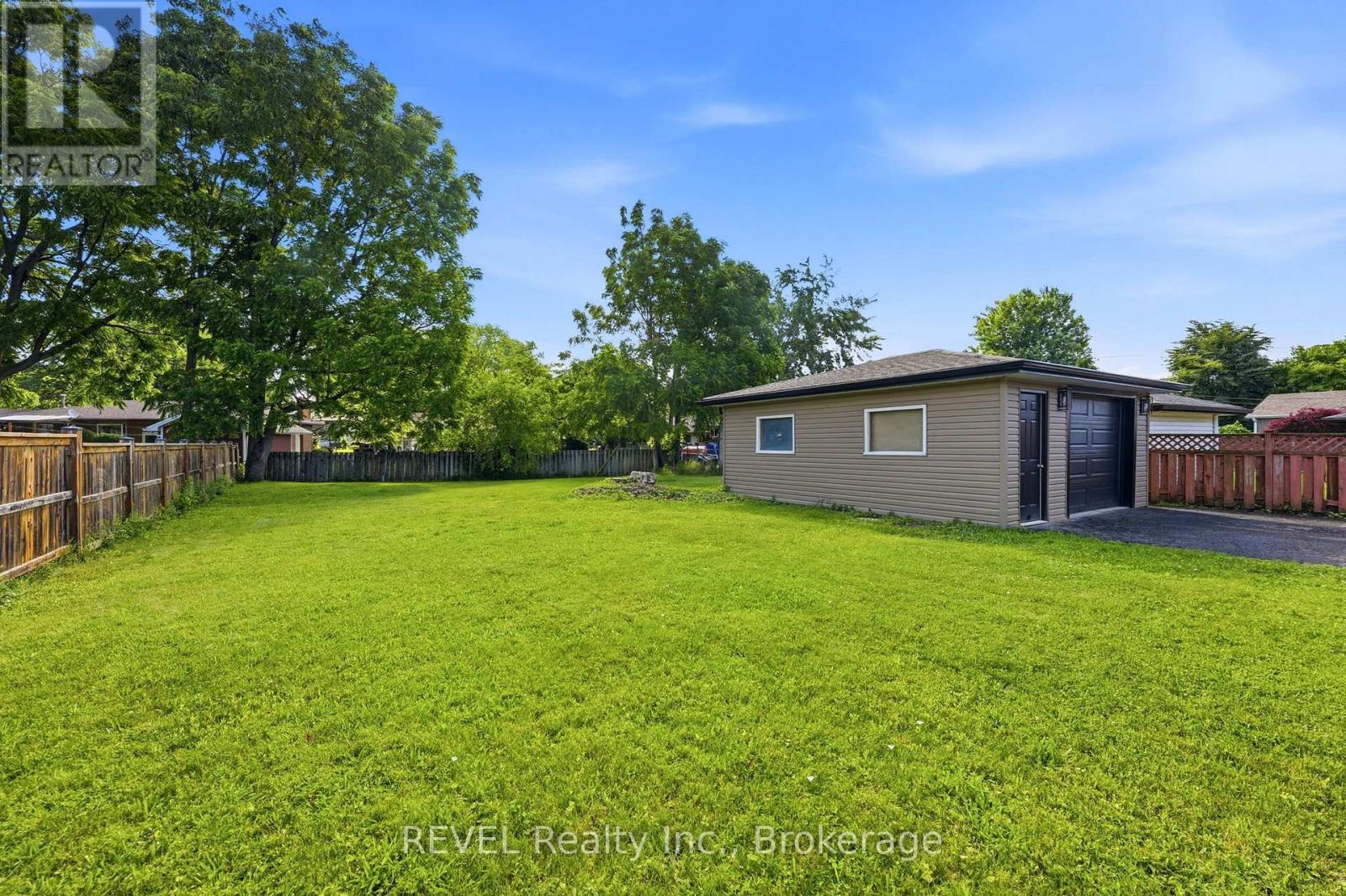 72 PRINCE CHARLES DRIVE - 24