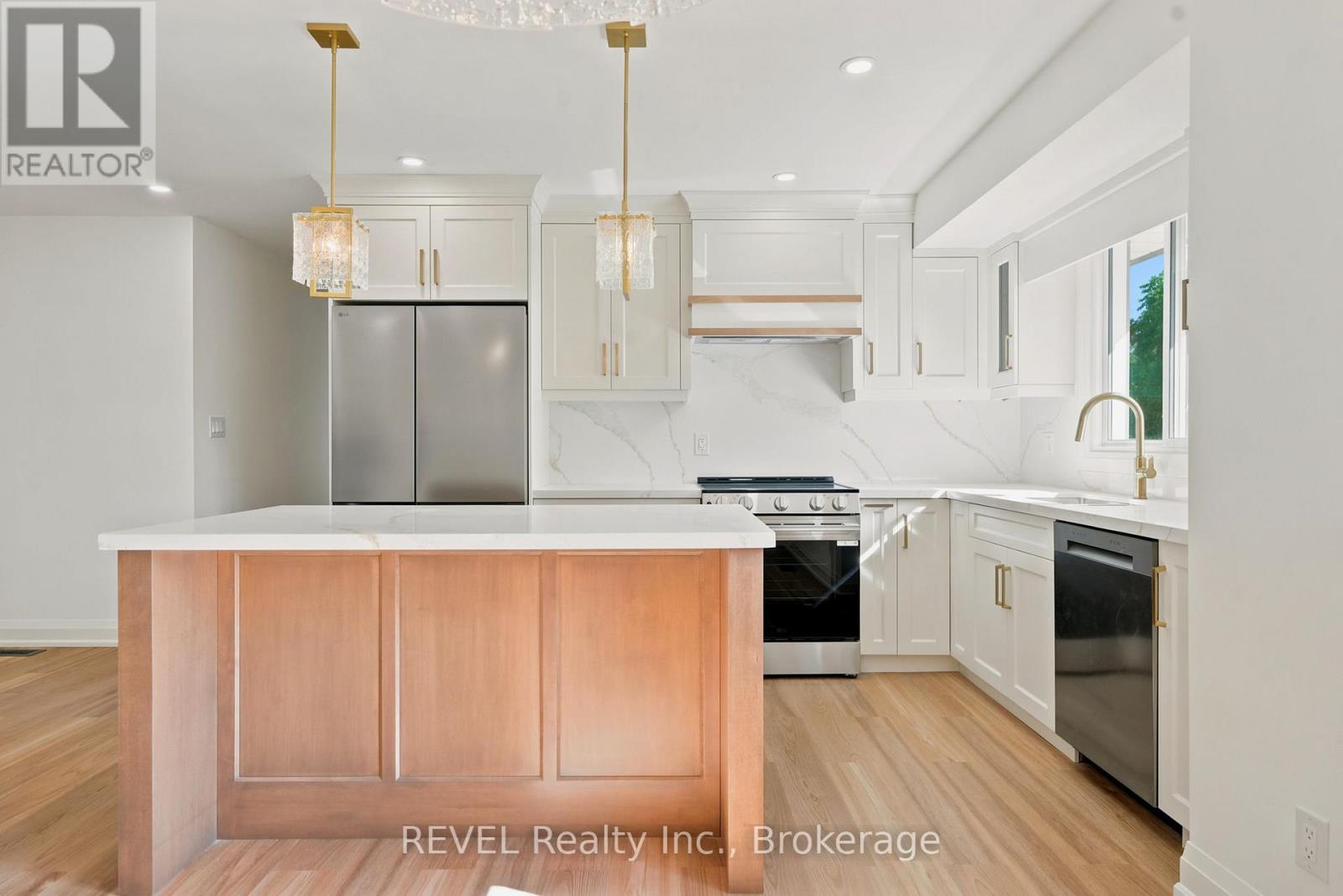 72 PRINCE CHARLES DRIVE - 11