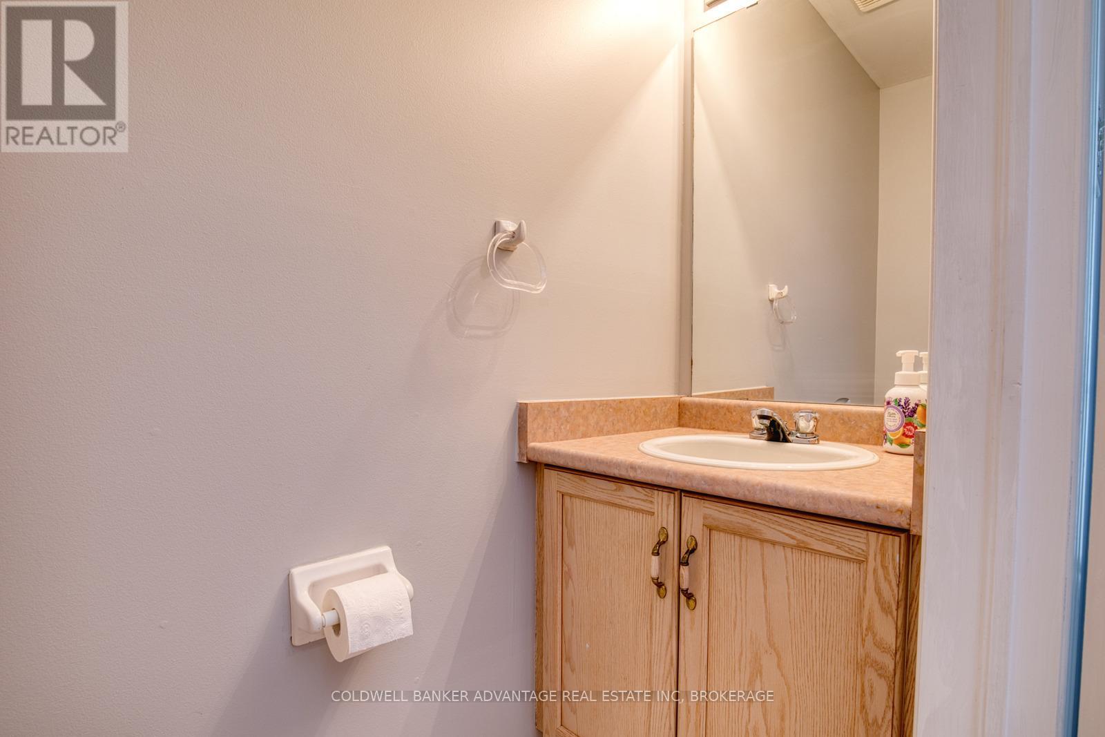 #2 800 PARAMOUNT DRIVE - Image 5