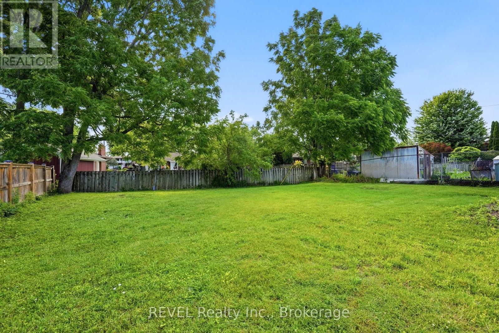72 PRINCE CHARLES DRIVE - 25