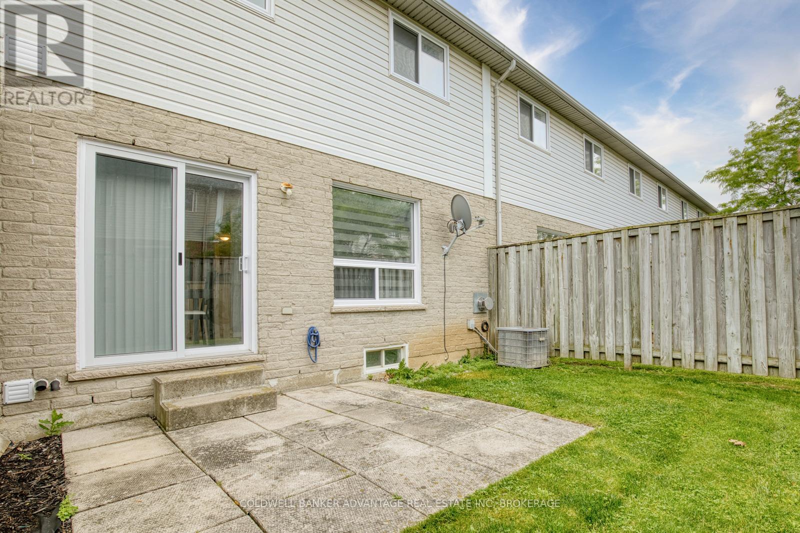 #2 800 PARAMOUNT DRIVE - Image 28