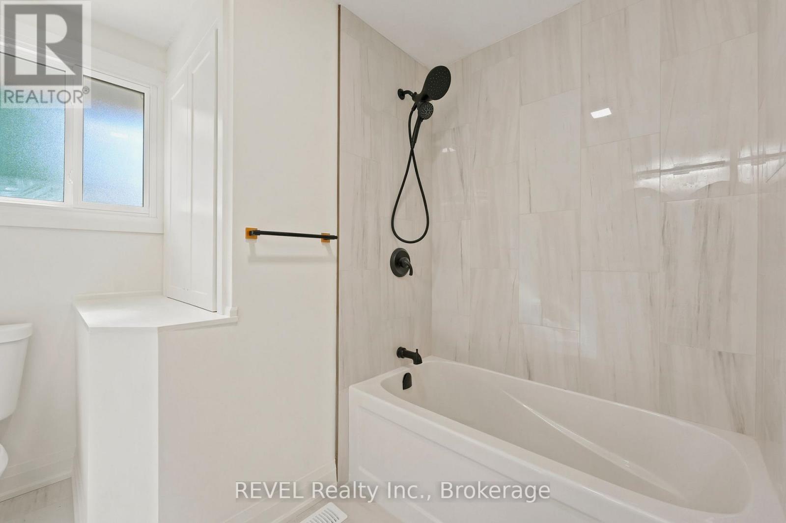 72 PRINCE CHARLES DRIVE - 13
