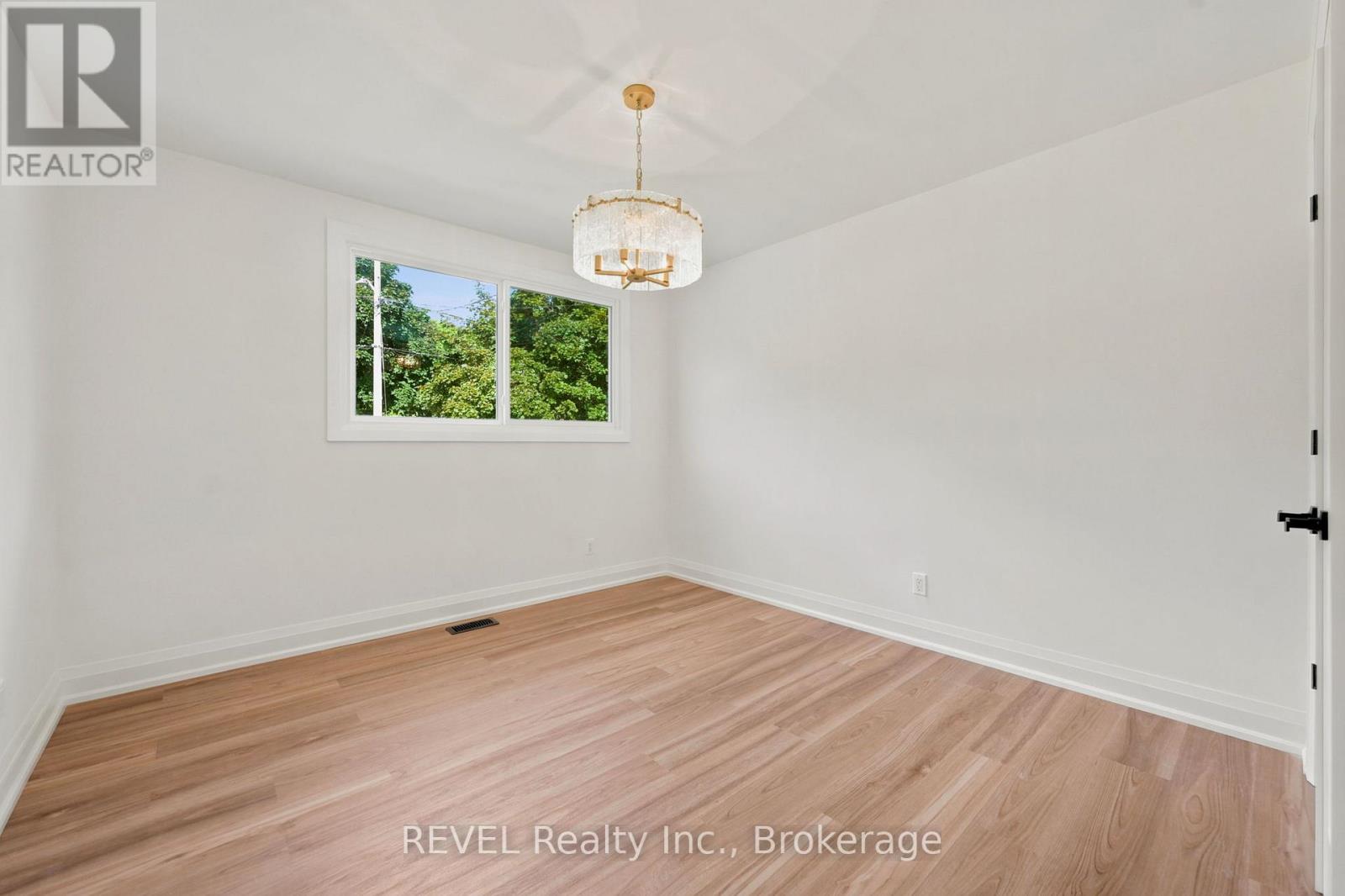 72 PRINCE CHARLES DRIVE - 15