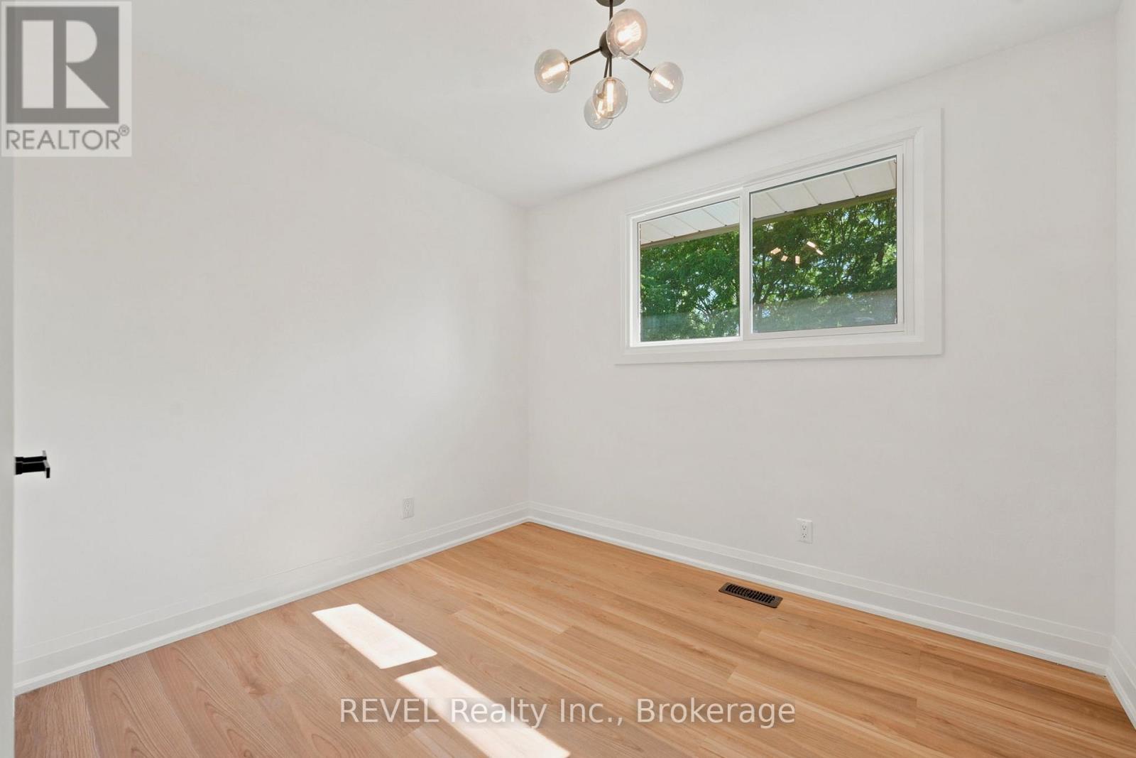 72 PRINCE CHARLES DRIVE - 16