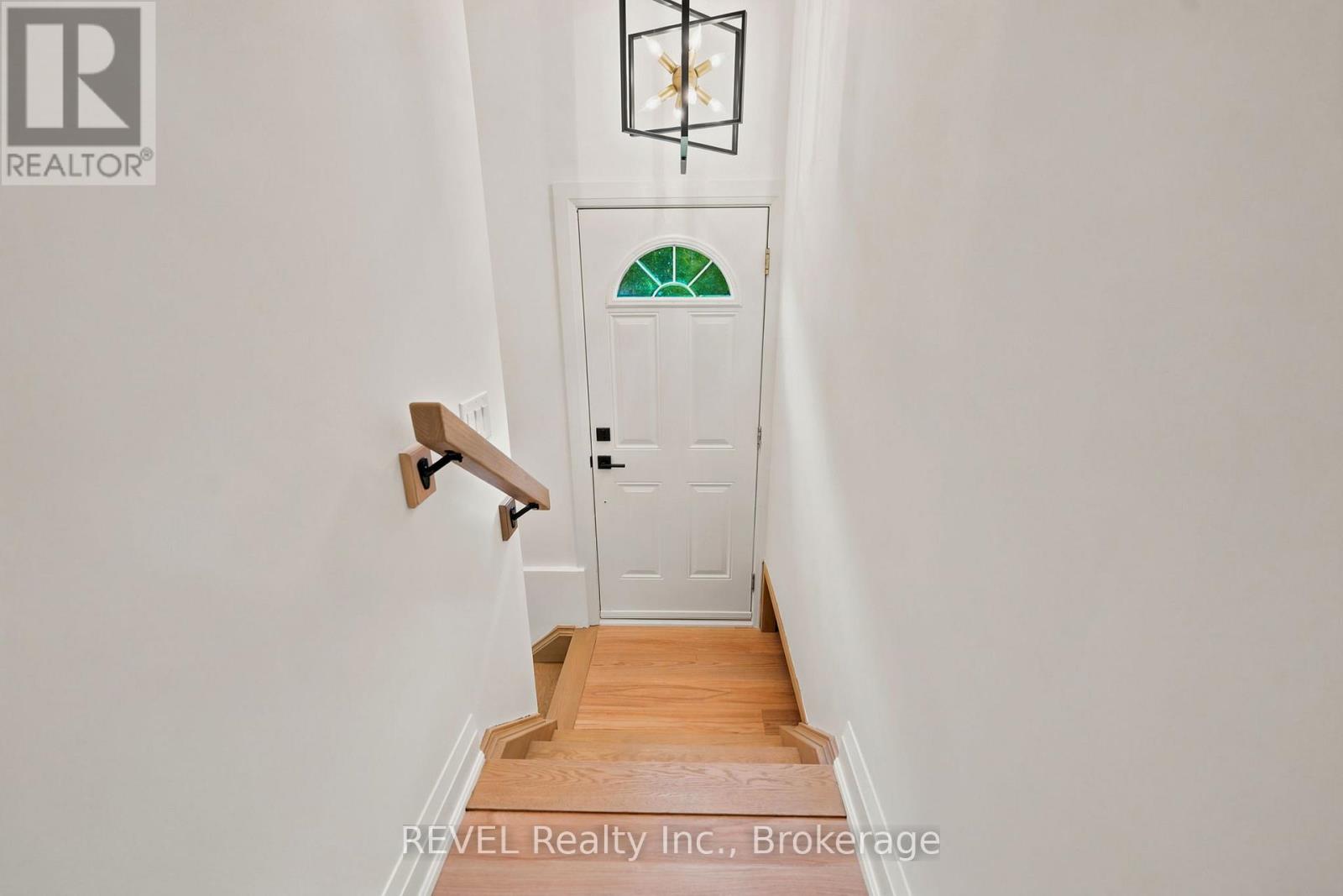 72 PRINCE CHARLES DRIVE - 17