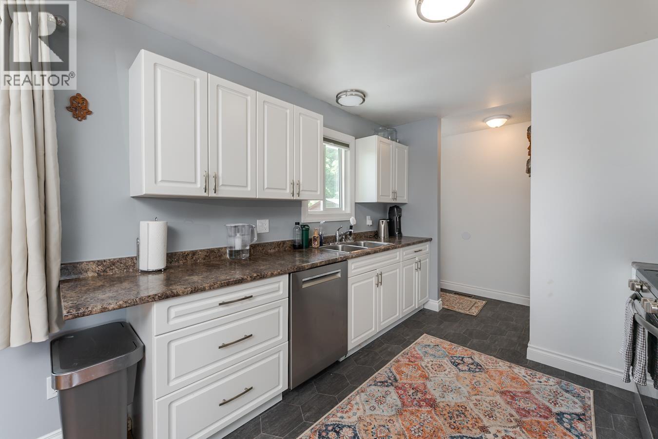 Photo 8 of 24 — 4543 LAW AVENUE · Prince George, BC