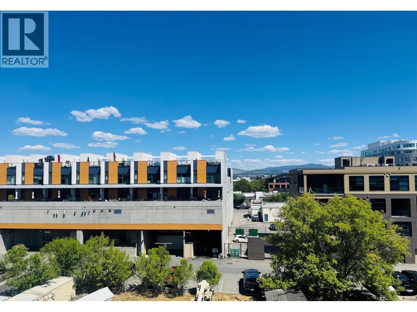 #406 3051 Abbott Street - 21