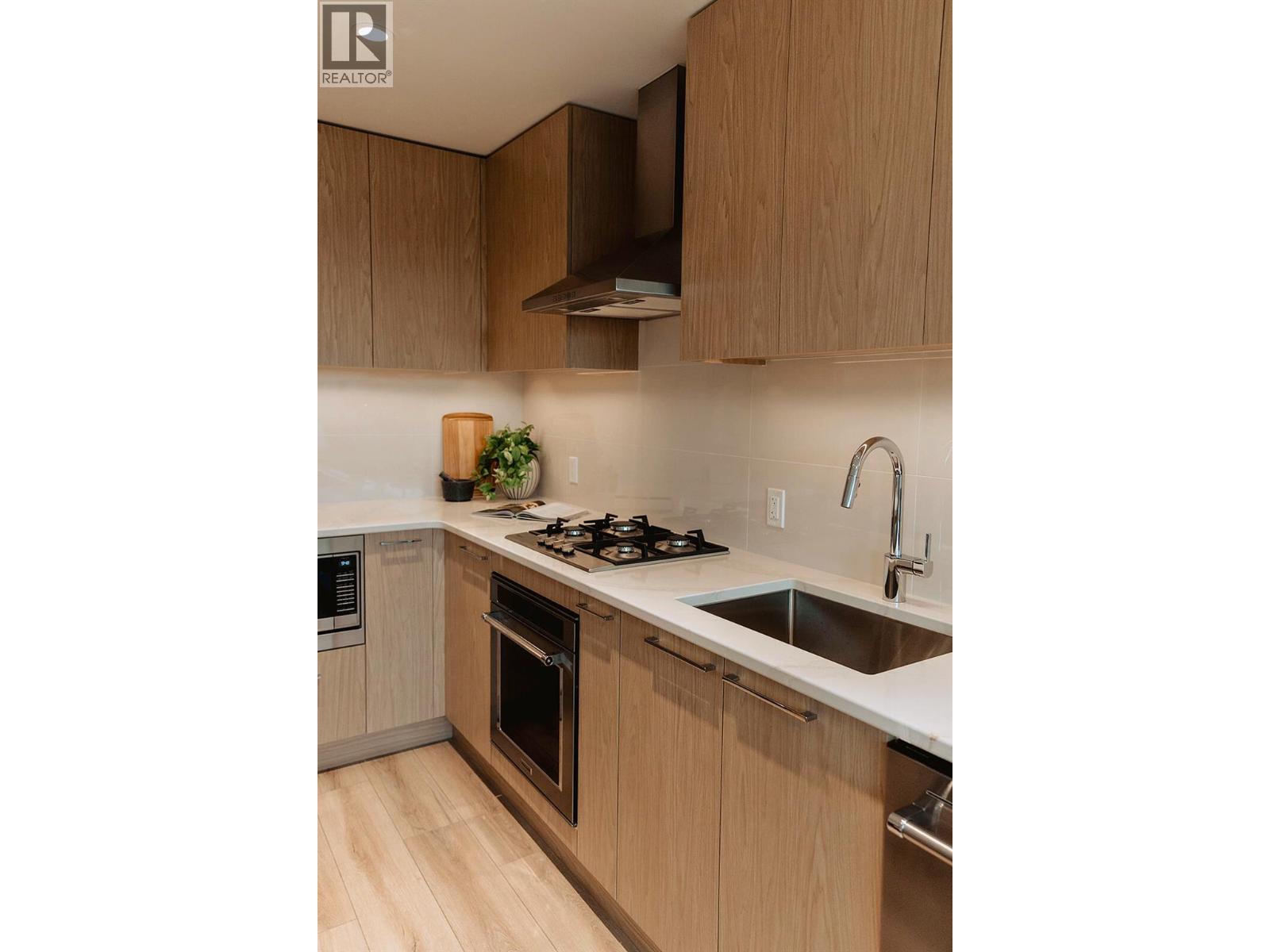 #406 3051 Abbott Street - 6
