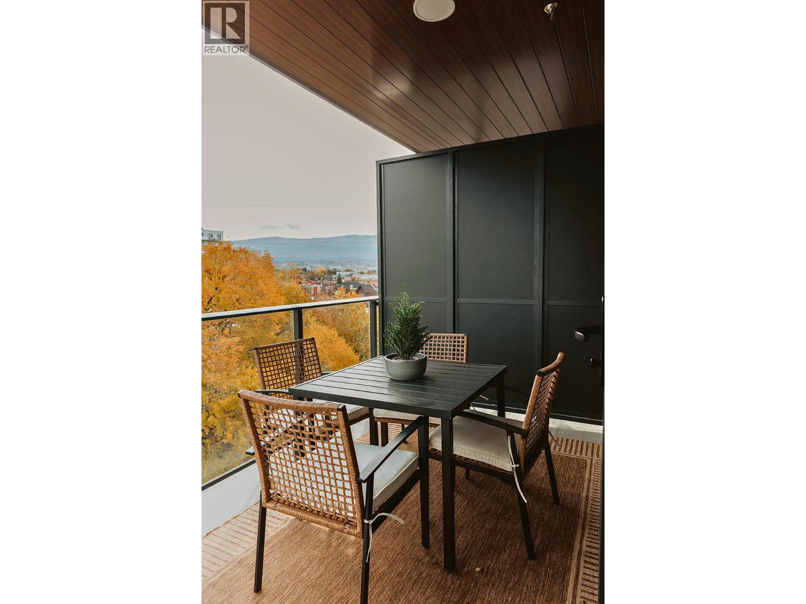#406 3051 Abbott Street - 9