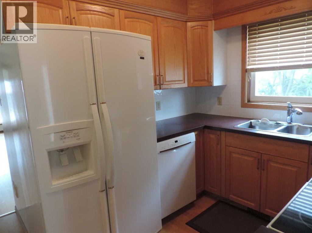 5042 51 Avenue - 5