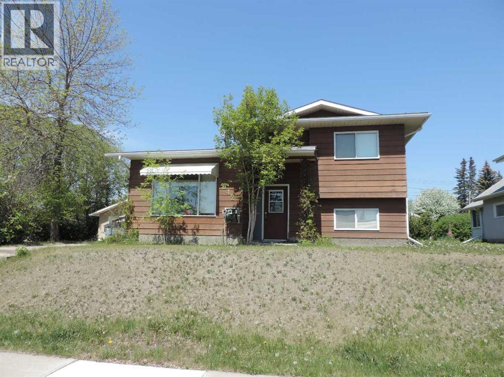 5042 51 Avenue - 3