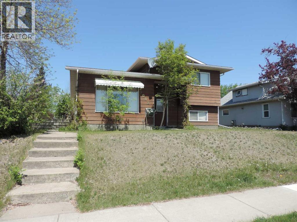 5042 51 Avenue - 1