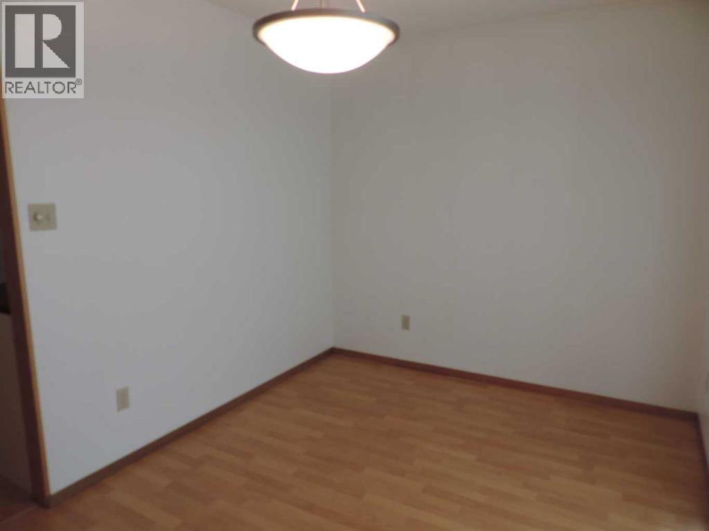 5042 51 Avenue - 14