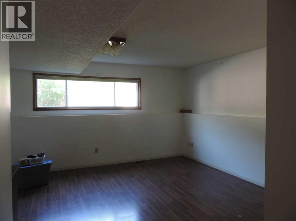 5042 51 Avenue - 12
