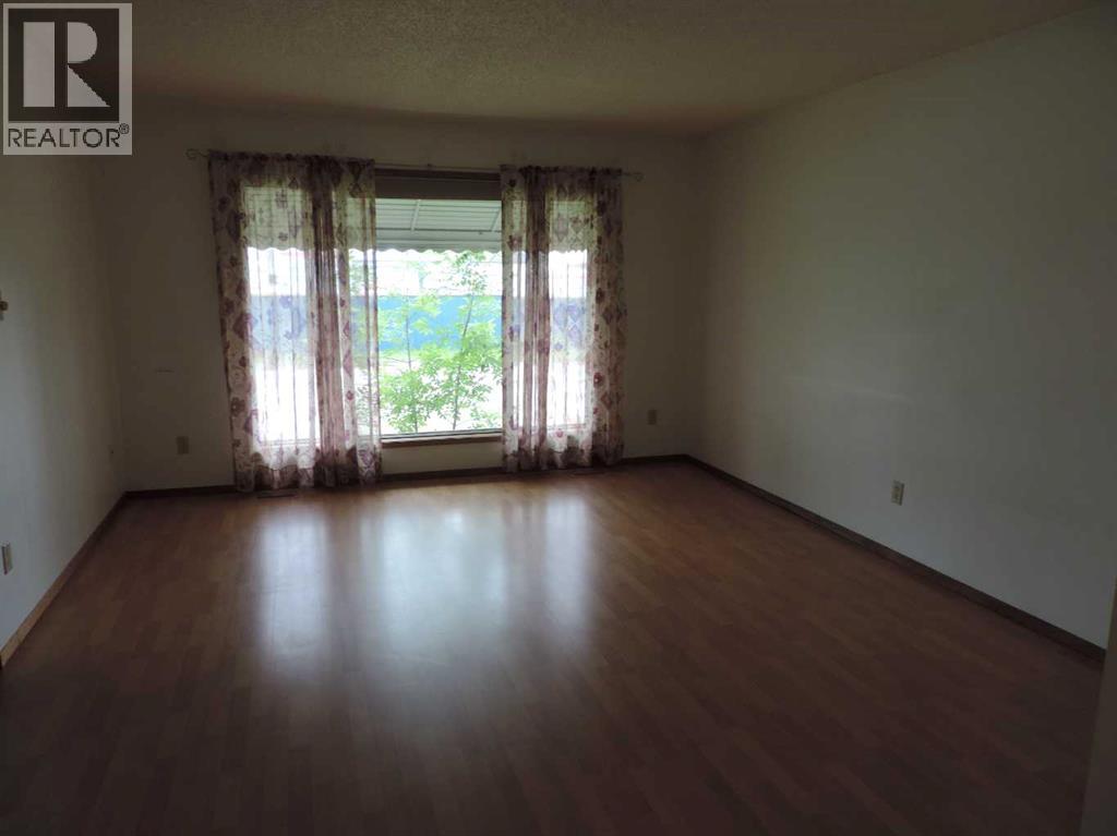 5042 51 Avenue - 13