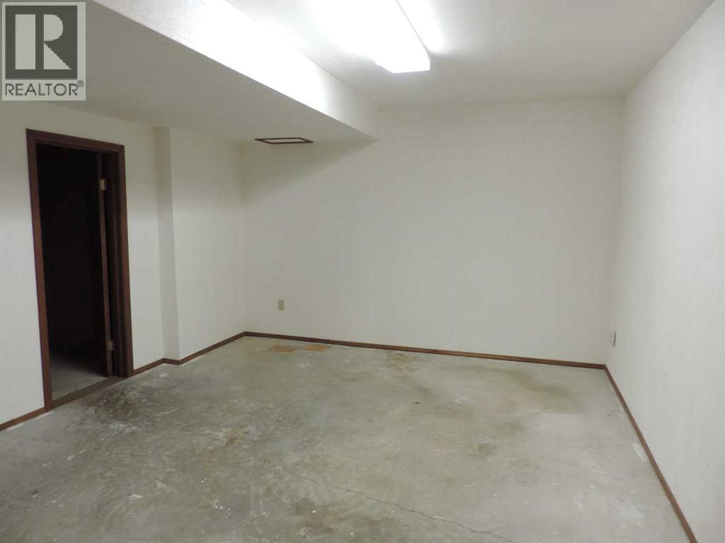 5042 51 Avenue - 20